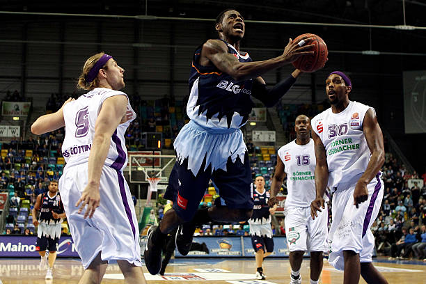 的边路突破 的边路突破