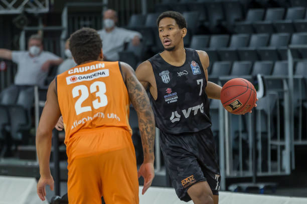 丰富的后卫 丰富的后卫